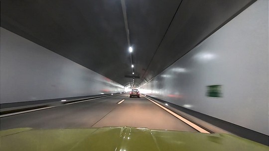  Unter Verkehr: Die frisch sanierte Tunnelröhre des Allmendtunnels 